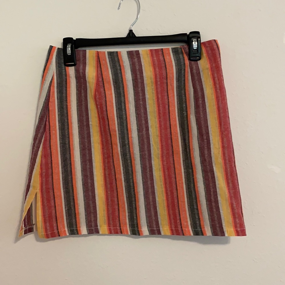 Mini skirt with back zipper perfect for summer